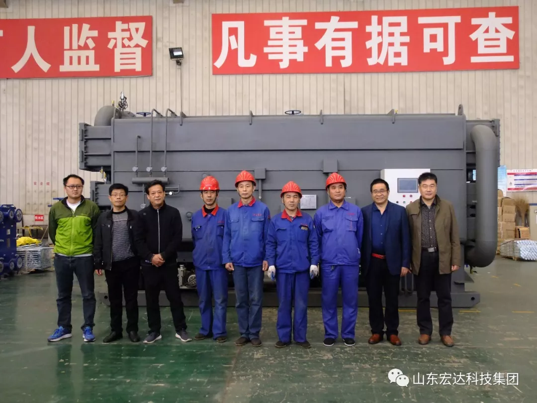 乐动网页版登录入口_乐动（中国）张总与新产品研制小组合影